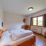 Apartman Chesa Gravulaina - *