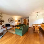 Apartman Chesa Gravulaina - *