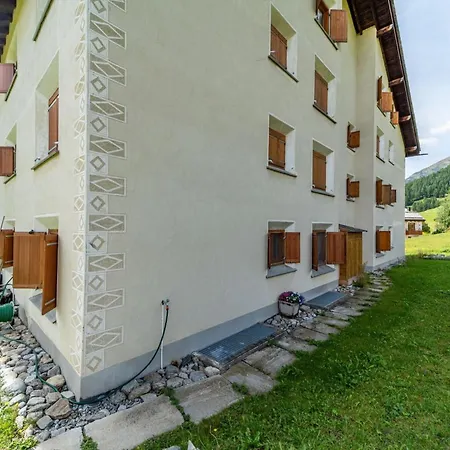 Chesa Gravulaina - *