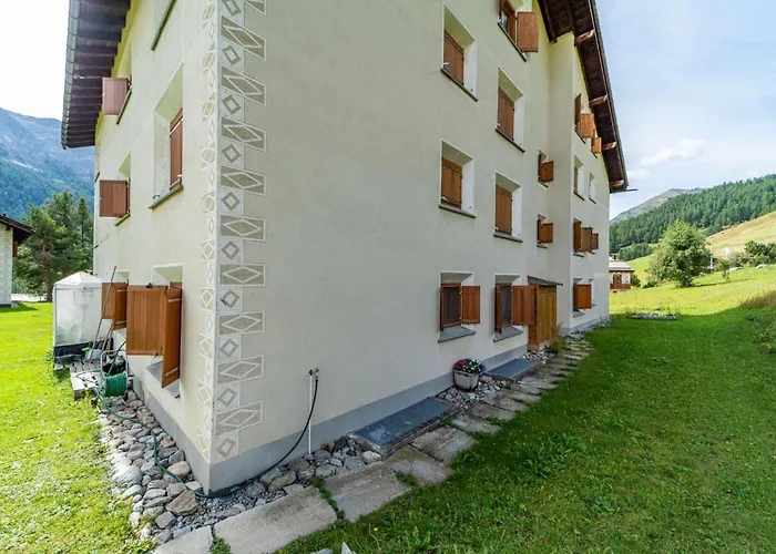 Chesa Gravulaina - *