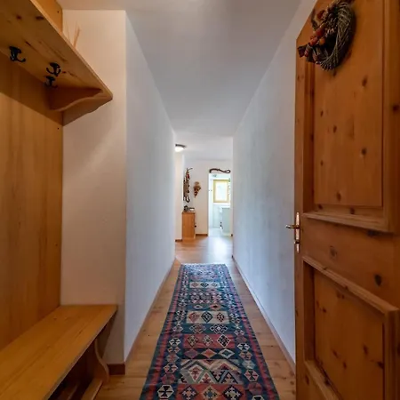 Chesa Gravulaina - *