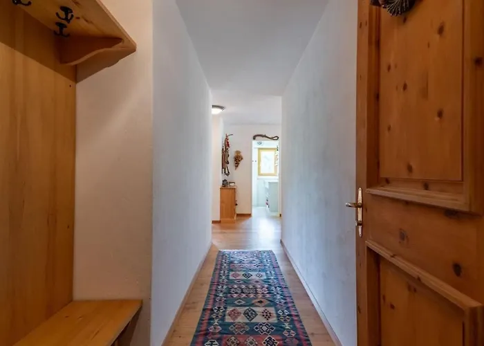 Chesa Gravulaina - *